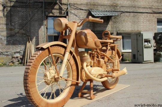 Деревянный мотоцикл ИЖ-49 в масштабе 1:1