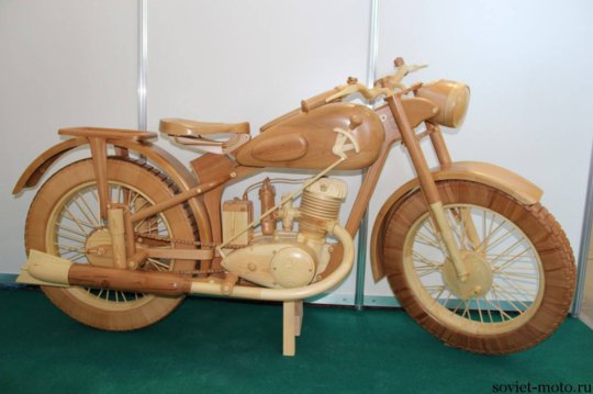 Деревянный мотоцикл ИЖ-49 в масштабе 1:1