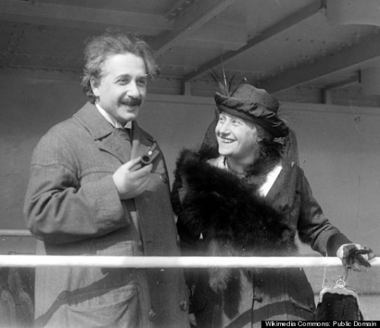 აინშტაინი მეორე ცოლ ელზა აინშტაინთან ერთად