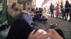 სიკეთის გაკვეთილი - ახალგაზრდები უსახლკარო კაცს ფულის მოგროვებაში დაეხმარნენ