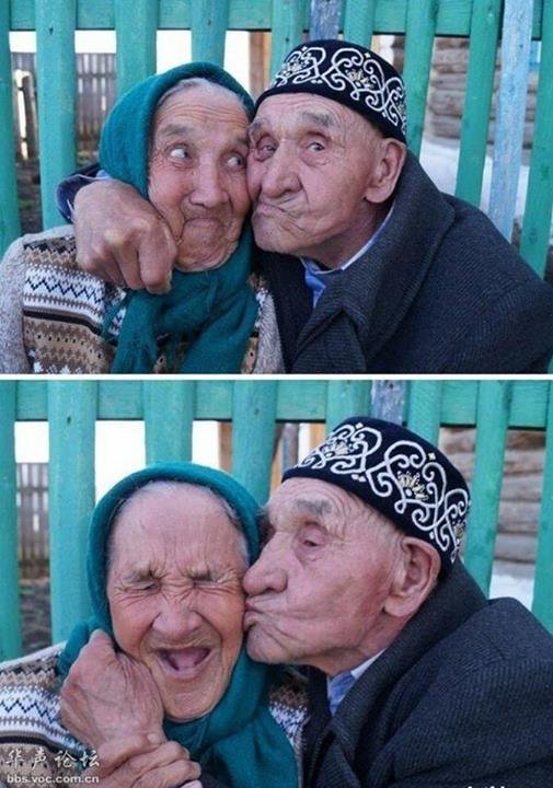 იშბიკა და ნურიან აბდრაზაკოვები ბაშკირეთიდან. ორივე 85 წლისაა, რომელთაგან 65 ერთად გაატარეს.