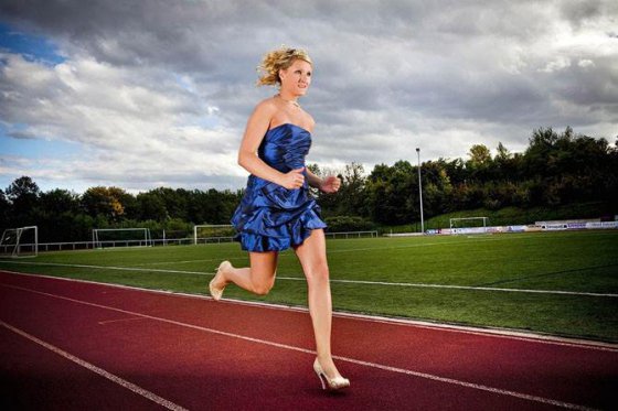 იულია პლეჩერმა 100 მეტრი მანძილი 14,5 წამში გაირბინა მაღალქუსლიანი ფეხსაცმელებით