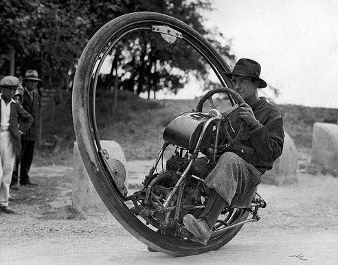 ერთბორბლიანი ველოსიპედი.(იტალია.1931წ) მისი სიჩქარე იყო–150კმ/სთ.