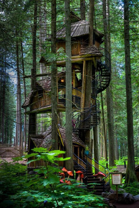 სამსართულიანი ხის სახლი ბრიტანეთის კოლუმბიაში, კანადა