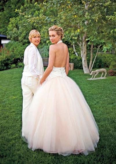 Portia de Rossi-სა და Ellen DeGeneres-ის წყვილი.