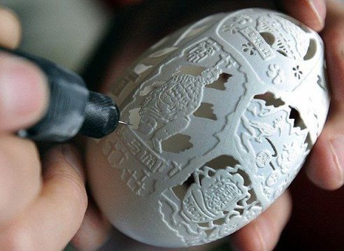 ჩინელი მხატვრის შემოქმედება შექმნილი კვერცხის ნაჭუჭზე