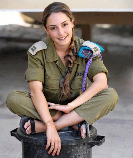 ებრაელი ჯარისკაცი გოგონა
