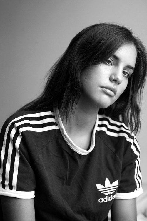 Moffy Sukses ელამი მოდელი