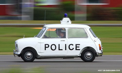პოლიციის ავტომობილი