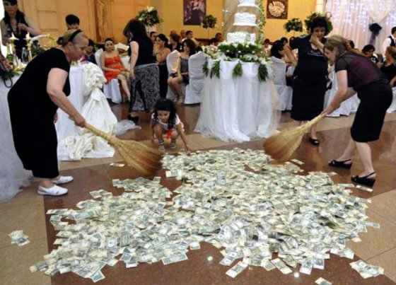 ფულები ქუთაისურ ქორწილში