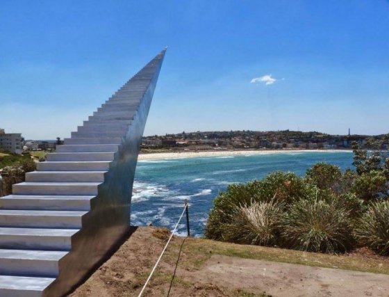 ცისკენ მიმავალი კიბის სკულპტურა, ბონდის პლაჟი, ავსტრალია