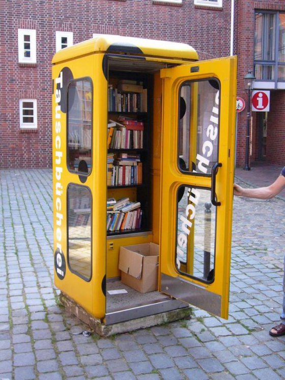 ძველი სატელეფონო ჯიხური, რომელსაც ქუჩის ბიბლიოთეკად იყენებენ- გერმანია.