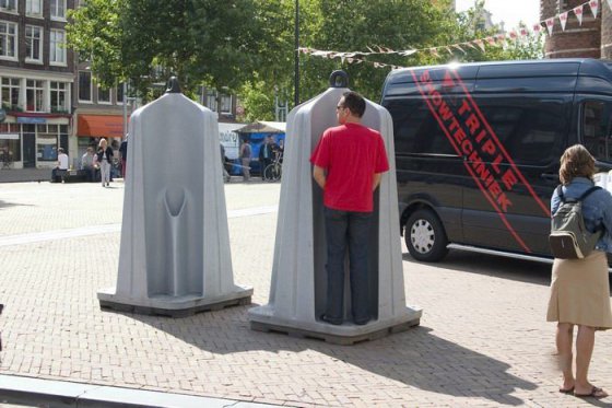 აი ასეთი ტუალეტებია  ჰოლანდიის  ქუჩებში