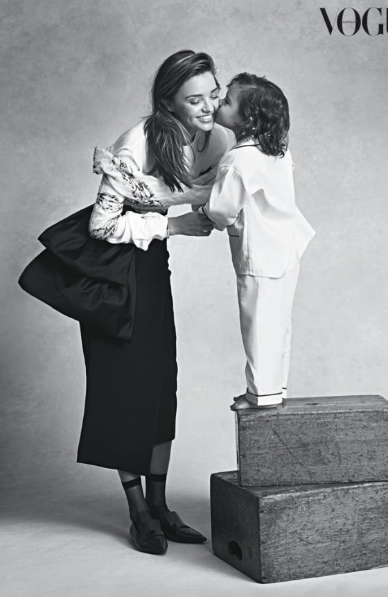 მირანდა ქერი და მისი შვილი ფლინი ჟურნალში Vogue. ავსტრალია.