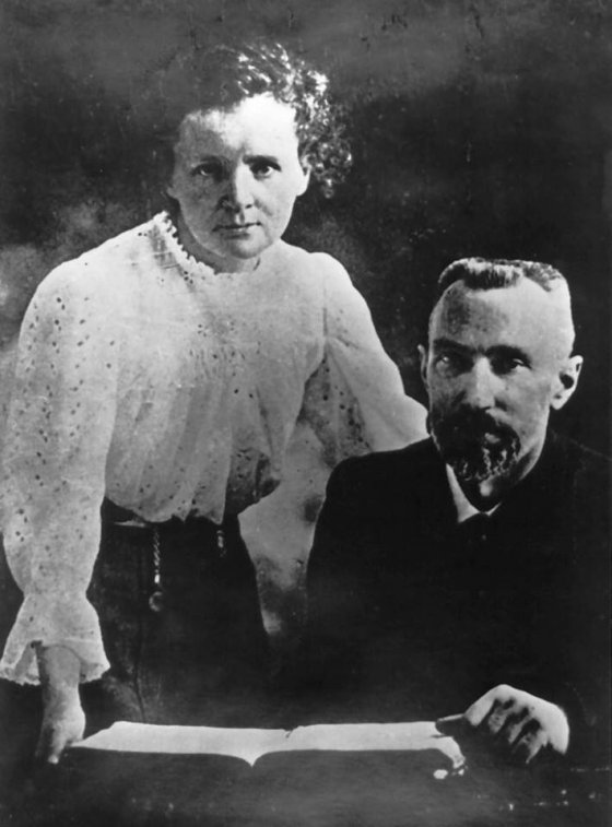 1898 წლის 18 ივლისს მარი და პიერ კიურებმა ახალი ელემენტი - პოლონიუმი აღმოაჩინეს