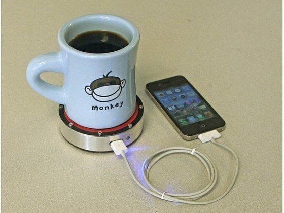 მობილურის სატენი მოწყობილობა, რომელიც ენერგიას ცხელი ყავის ან თუნდაც ჩაის ხარჯზე იღებს