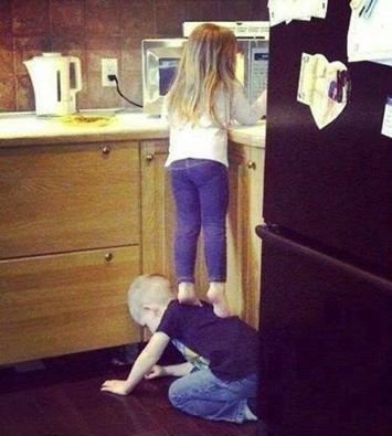 მოხერხებული ბავშვები სამზარეულოში