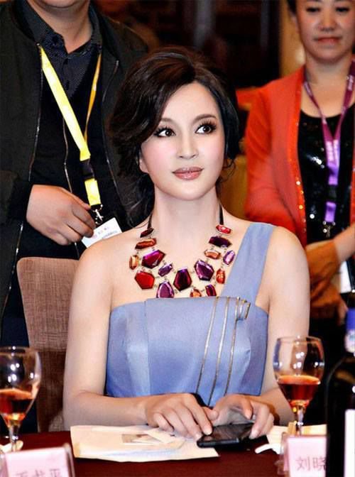 59 წლის  ჩინელი მსახიობი ლი სუაოცინი...ახალგაზრდობის  ელექსირი  იპოვა ეტყობა