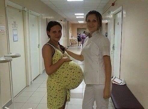 ასე გამოიყურება 3 ტყუპზე ორსული ქალბატონი