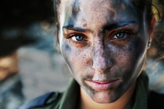 18 წლის გოგონა. ისრაელის არმიის ჯარისკაცი.