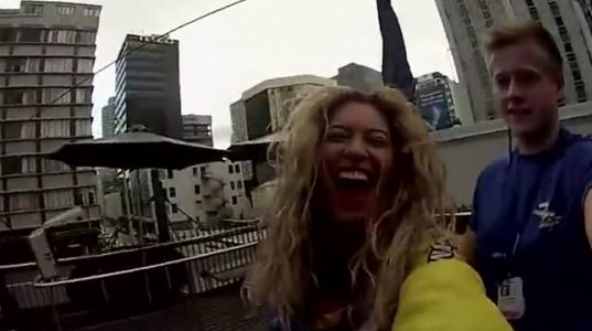 Beyonce ცათამბჯენიდან ხტება