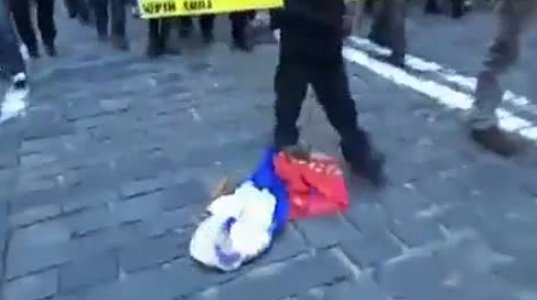 უკრაინაში ჩატარდა აქცია, სადაც რუსეთის დროშა "აბურთავეს".