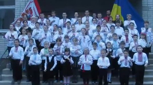 სმენადაქვეითებულმა ბავშვებმა უკრაინის ჰიმნი შეასრულეს